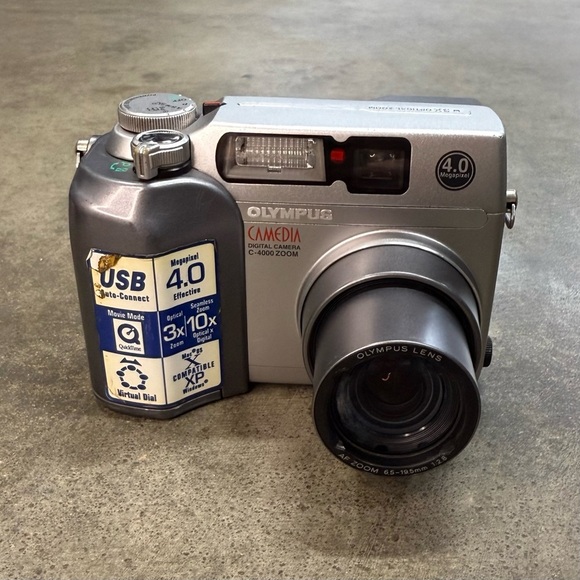 Olympus C-4000 Zoom 4.0MP Digital Camera Bundle w/ Accessories - Picture 2 of 11